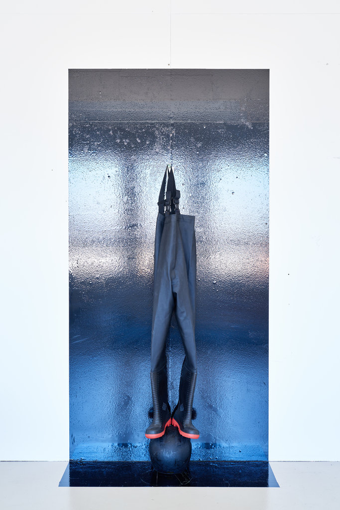 K-19.1 (ja oder nein), 2019 • adhesive foil, Kanalhose, helmet, hanger, 264 x 130 x 60 cm