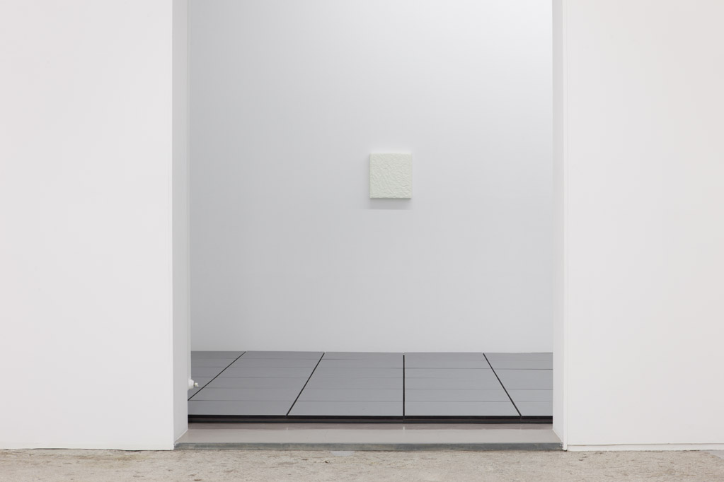 Exhibition view • Tilo Schulz, «Facing the blank...», 2012