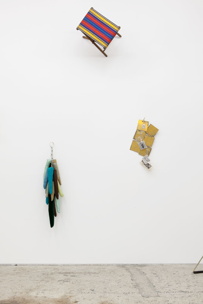 Exhibition view • Martín Mele «clair de lune, oder wie der fuchs seine flöhe los wird», 2014