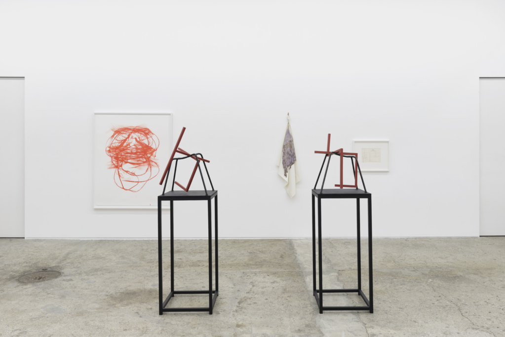 Exhibition view • «der zweibeinige Stuhl», 2023